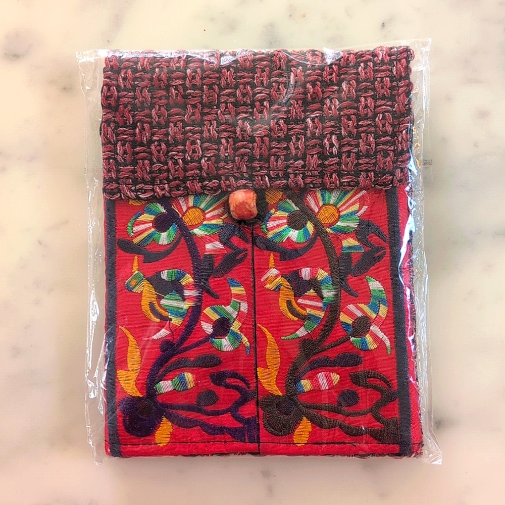 NWOT. Multicolor Fabric and Embroidery Crossbody Bag with Two Layers.